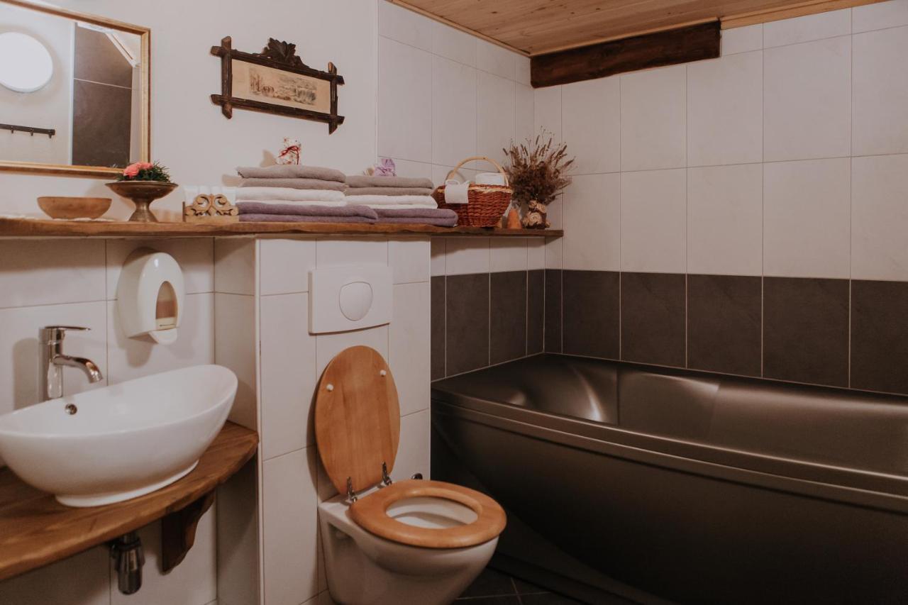 Koroska Hisa Pri Lipi, Boutique *
