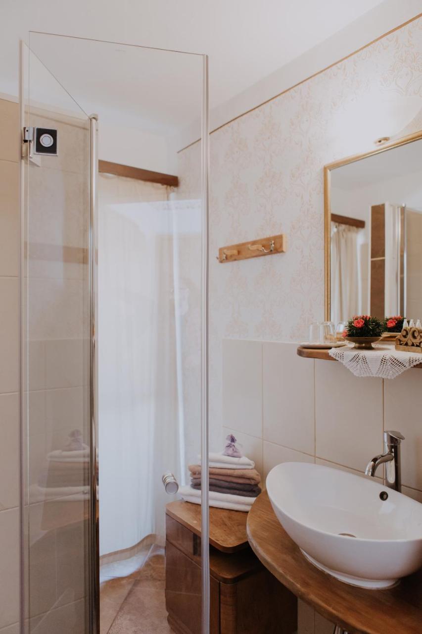 Koroska Hisa Pri Lipi, Boutique *